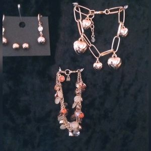 2 gold bracelets and 2 pairs of earrings.